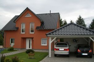 Eigenheim mit Carport, Eindeckung mit Tondachziegeln