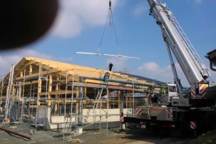 Jungrinderstall - Eindeckung mit Sandwichtrapezplatten